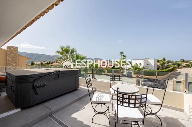 4 slaapkamer Villa te koop in Pueblo - Urbanizaciones, Alfaz del Pi / L'Alfàs del Pi met zwembad garage - € 1.500.000 (Ref: 9445411)