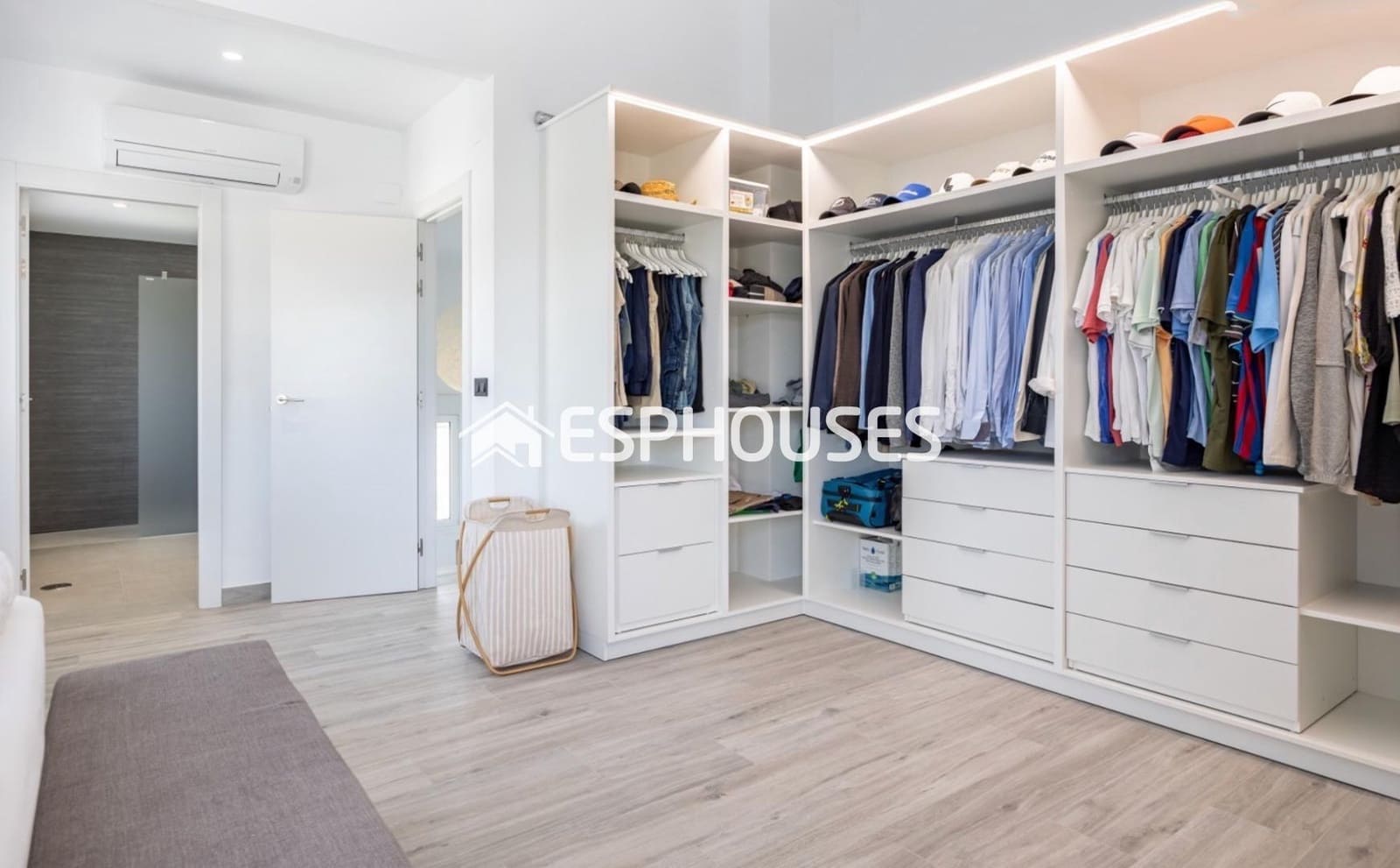 4 slaapkamer Villa te koop in Alfaz del Pi / L'Alfas del Pi met zwembad garage - € 1.500.000 (Ref: 9445411)