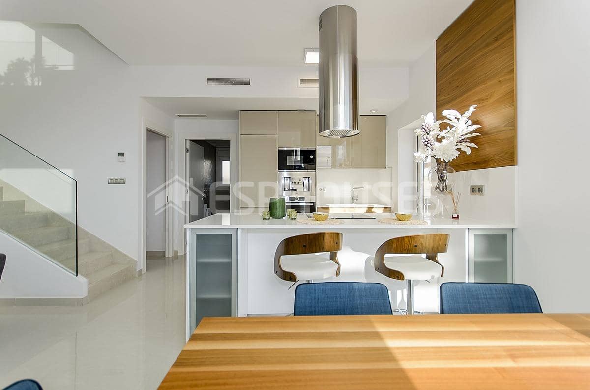 3 bedroom Villa for sale in Rojales with pool garage - € 579,000 (Ref: 9445420)