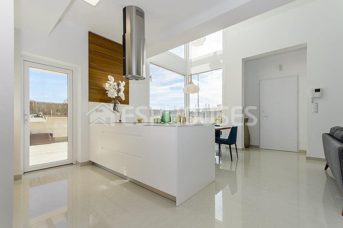 3 bedroom Villa for sale in Rojales with pool garage - € 579,000 (Ref: 9445420)