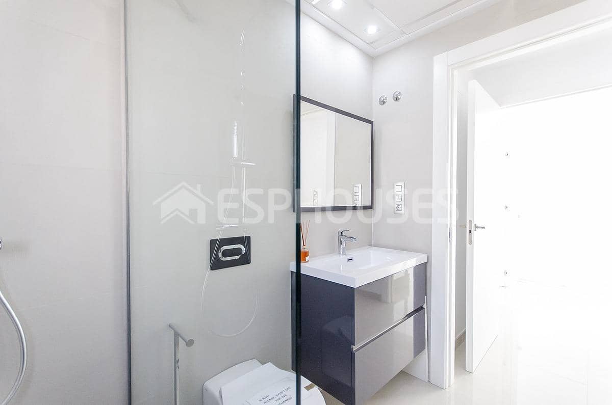 3 bedroom Villa for sale in Rojales with pool garage - € 579,000 (Ref: 9445420)