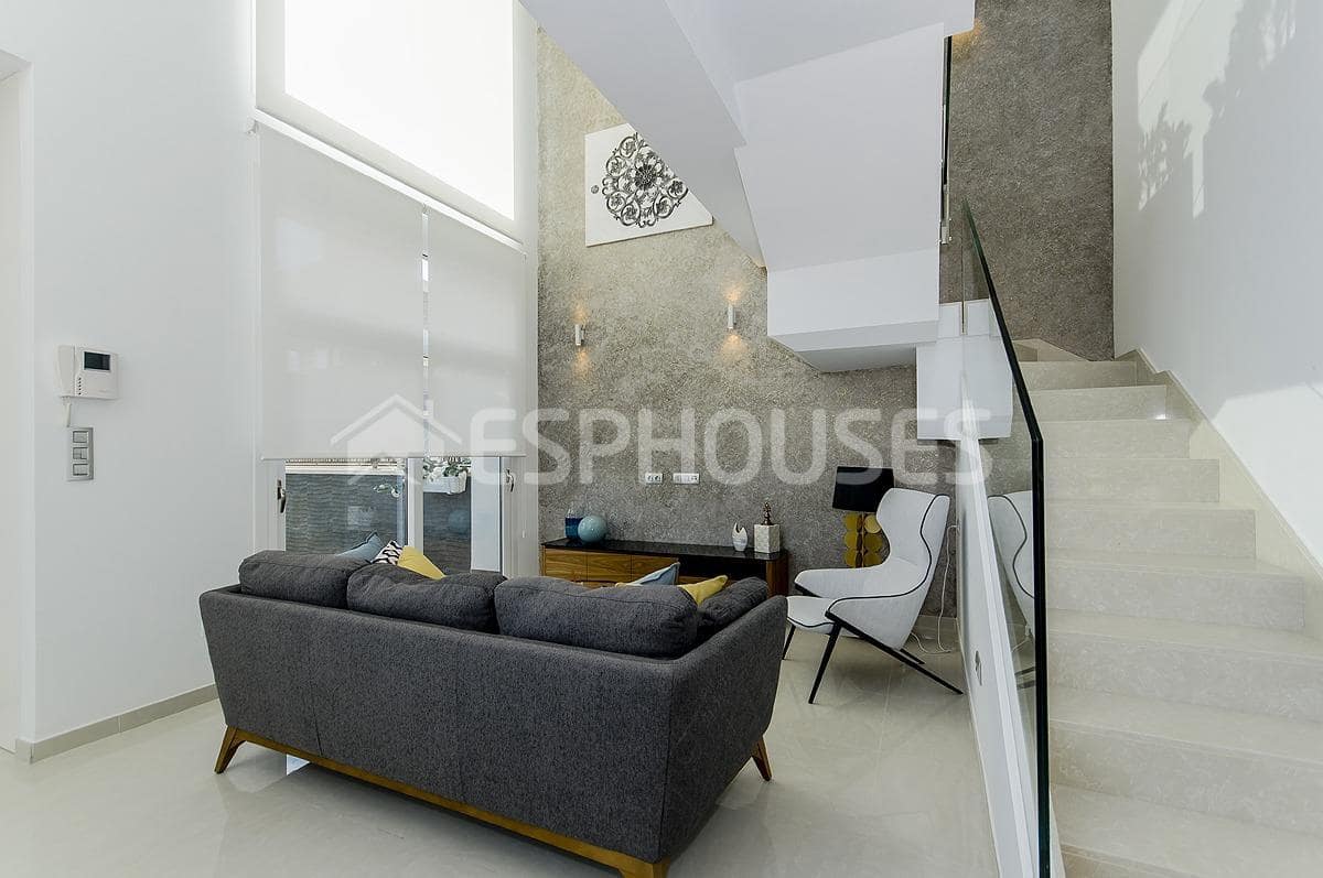 3 bedroom Villa for sale in Rojales with pool garage - € 579,000 (Ref: 9445420)