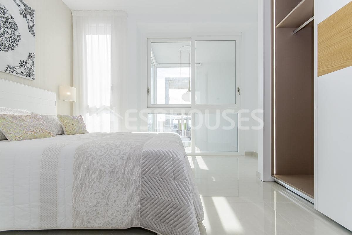 3 bedroom Villa for sale in Rojales with pool garage - € 579,000 (Ref: 9445420)