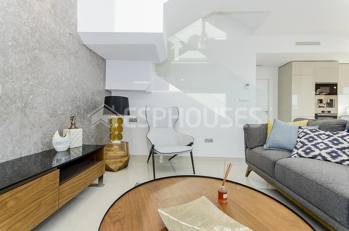 3 bedroom Villa for sale in Rojales with pool garage - € 579,000 (Ref: 9445420)