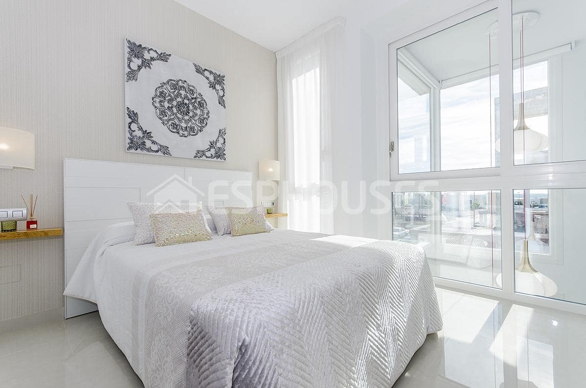 3 bedroom Villa for sale in Rojales with pool garage - € 579,000 (Ref: 9445420)