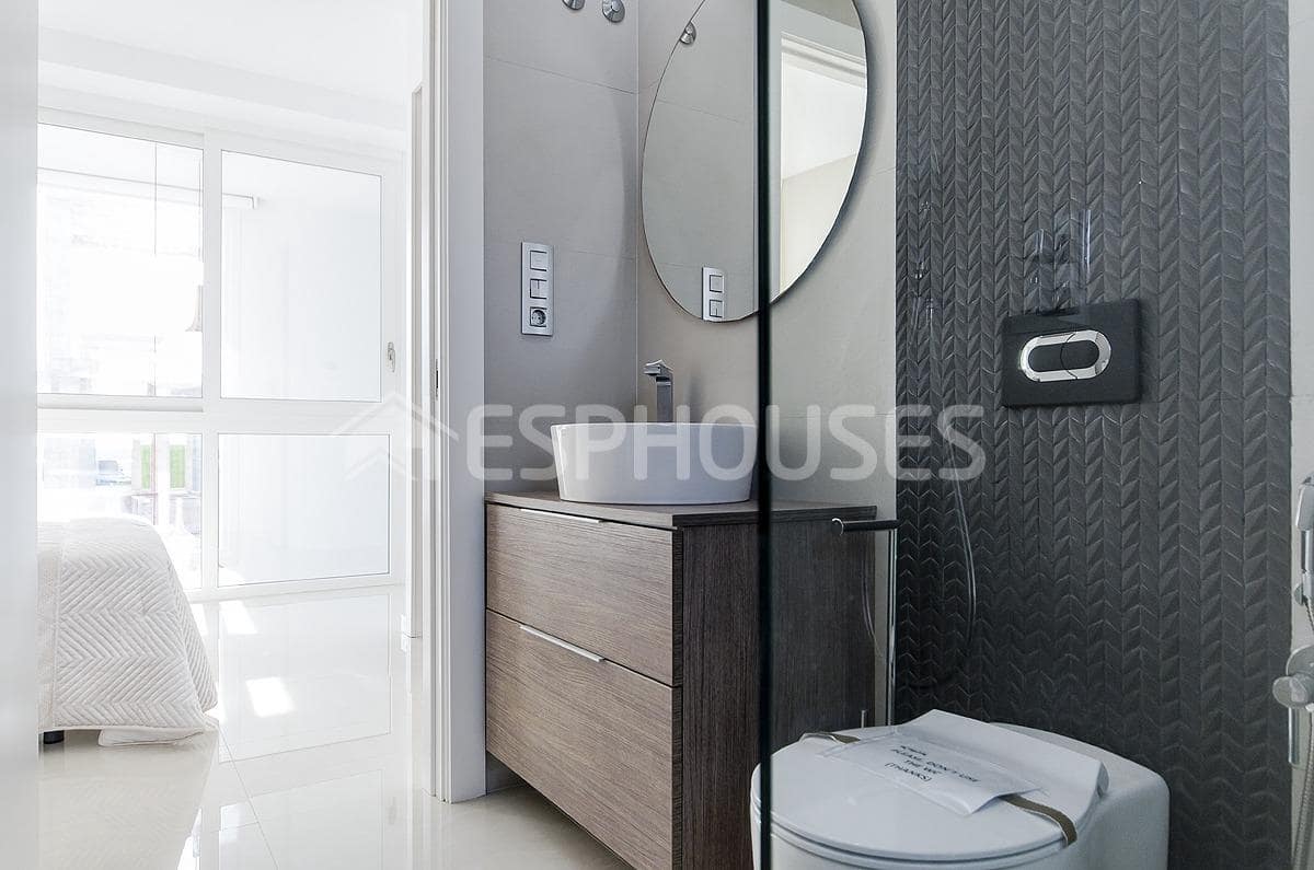 3 bedroom Villa for sale in Rojales with pool garage - € 579,000 (Ref: 9445420)