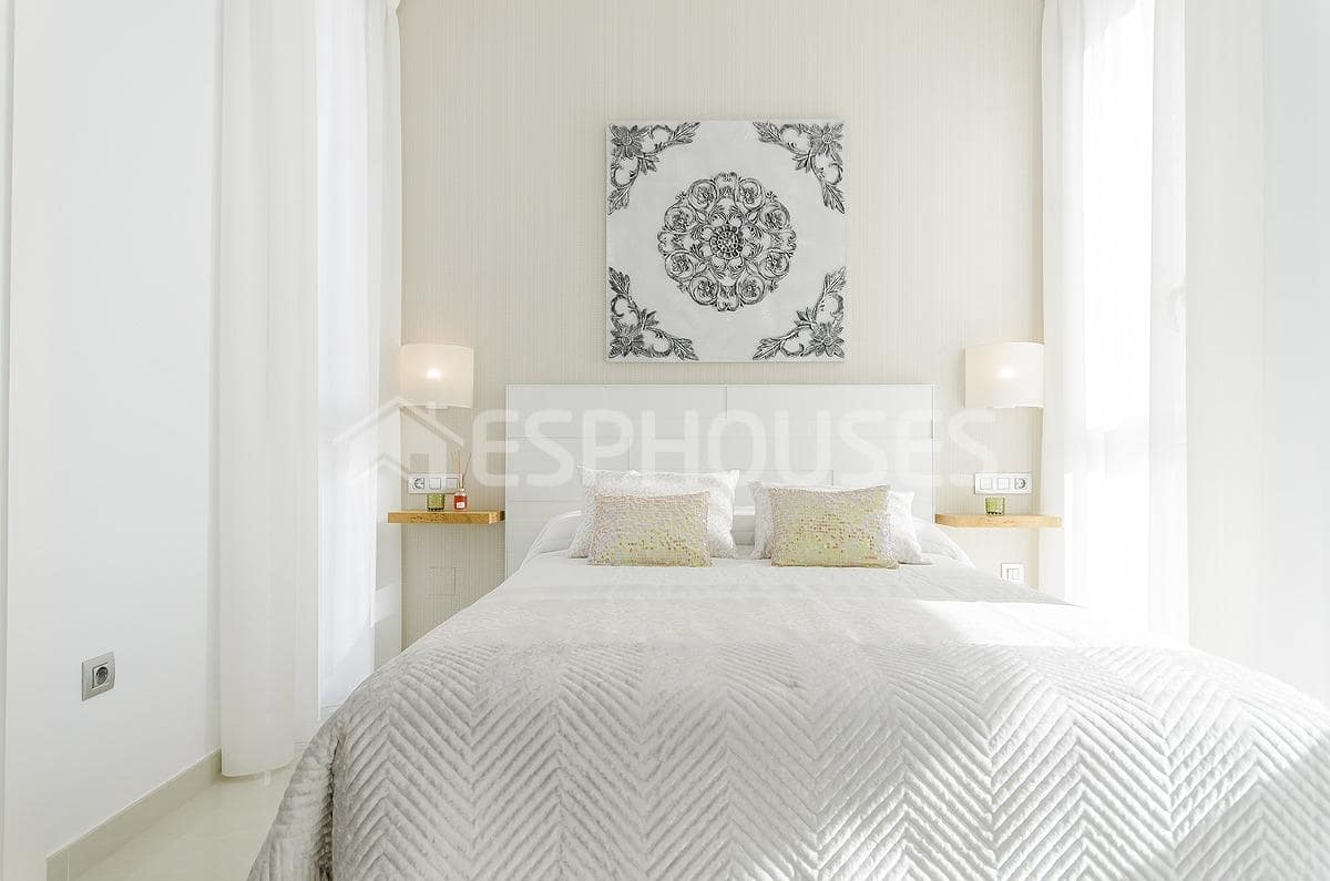 3 bedroom Villa for sale in Rojales with pool garage - € 579,000 (Ref: 9445420)