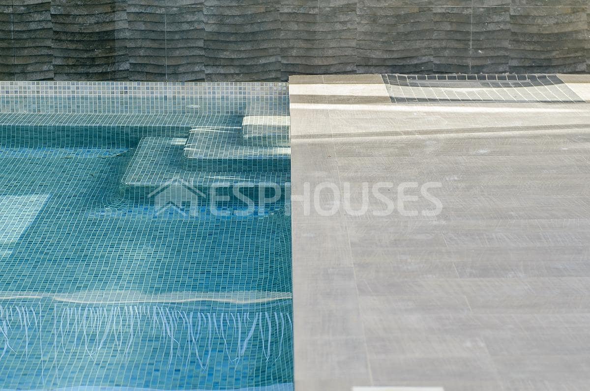 3 bedroom Villa for sale in Rojales with pool garage - € 579,000 (Ref: 9445420)