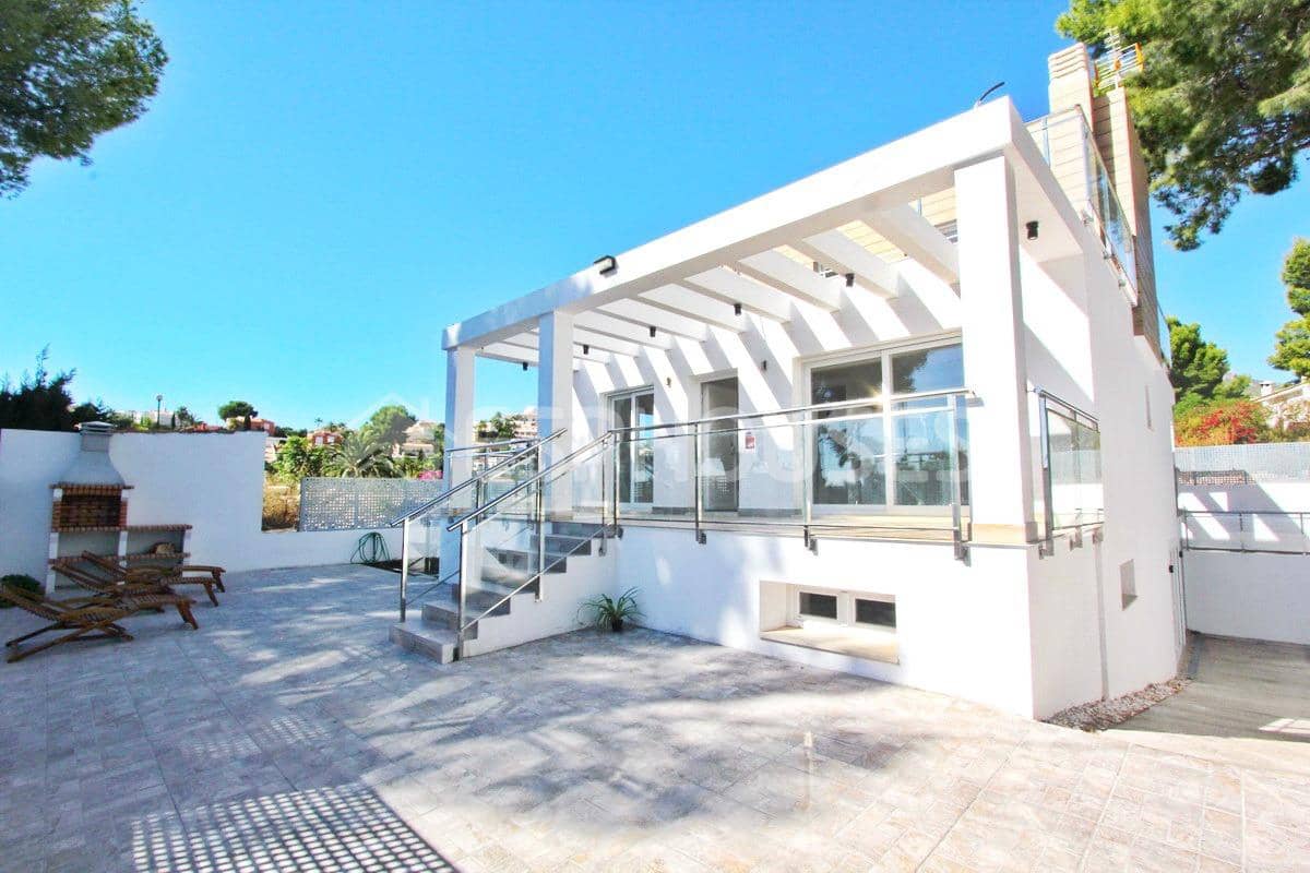 4 makuuhuone Huvila myytävänä paikassa La Nucia mukana uima-altaan 
autotalli - 620 000 € (Ref: 9445424)