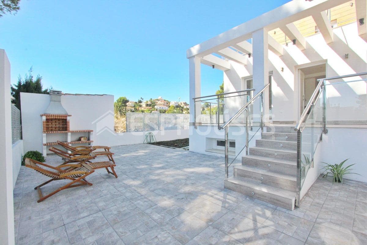 4 makuuhuone Huvila myytävänä paikassa La Nucia mukana uima-altaan 
autotalli - 620 000 € (Ref: 9445424)