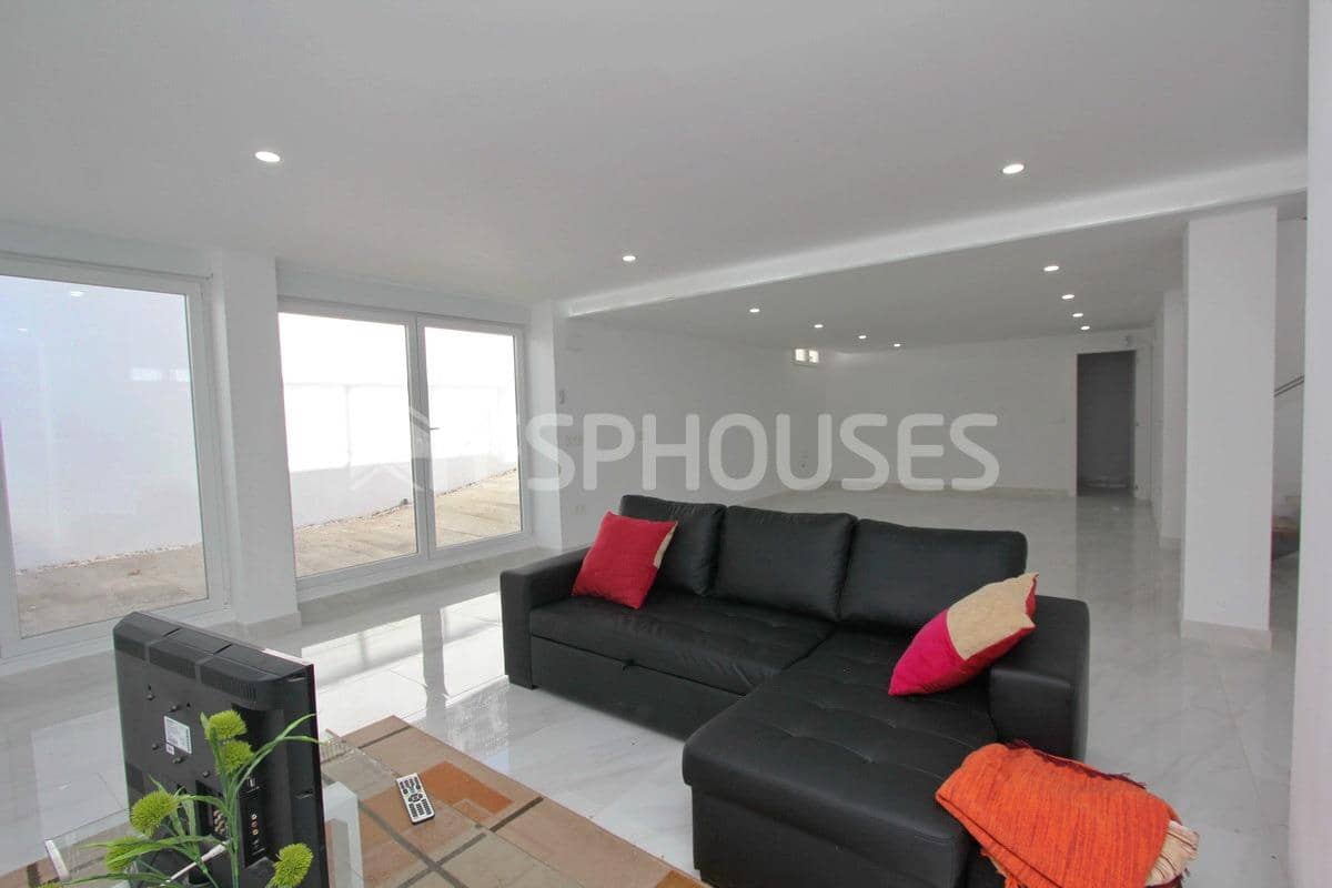 4 makuuhuone Huvila myytävänä paikassa La Nucia mukana uima-altaan 
autotalli - 620 000 € (Ref: 9445424)