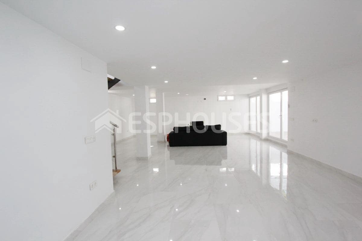 4 makuuhuone Huvila myytävänä paikassa La Nucia mukana uima-altaan 
autotalli - 620 000 € (Ref: 9445424)