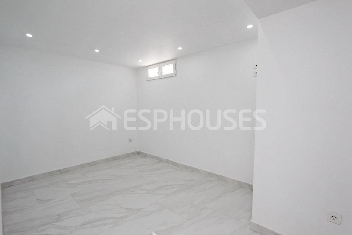 4 makuuhuone Huvila myytävänä paikassa La Nucia mukana uima-altaan 
autotalli - 620 000 € (Ref: 9445424)