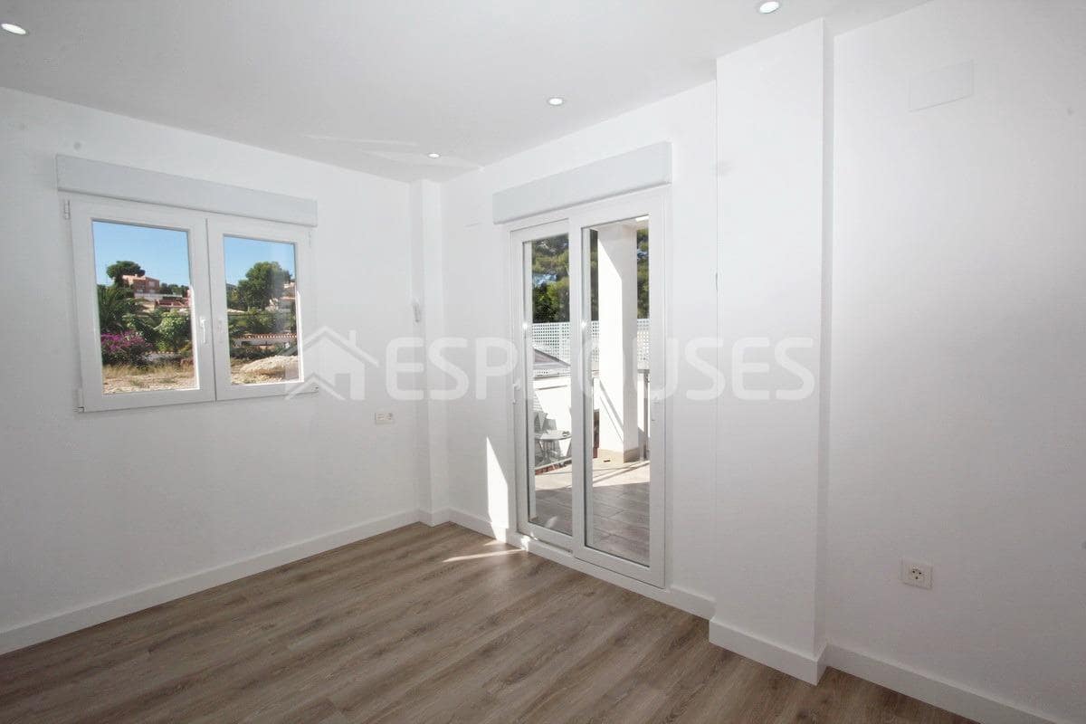 4 makuuhuone Huvila myytävänä paikassa La Nucia mukana uima-altaan 
autotalli - 620 000 € (Ref: 9445424)