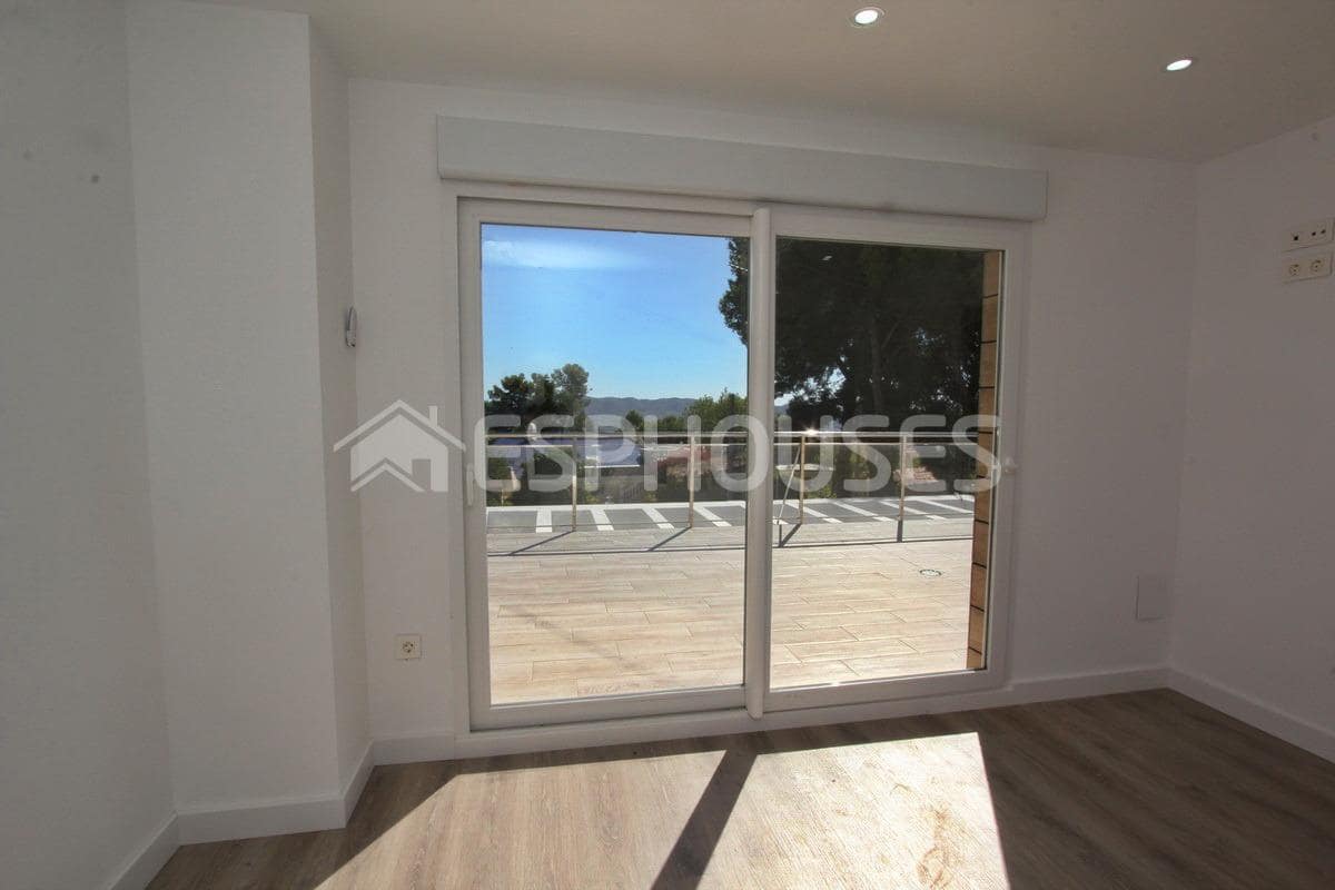 4 makuuhuone Huvila myytävänä paikassa La Nucia mukana uima-altaan 
autotalli - 620 000 € (Ref: 9445424)