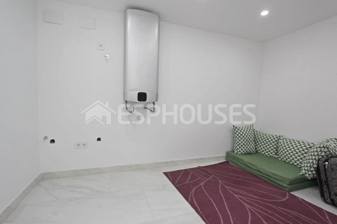 4 makuuhuone Huvila myytävänä paikassa La Nucia mukana uima-altaan 
autotalli - 620 000 € (Ref: 9445424)