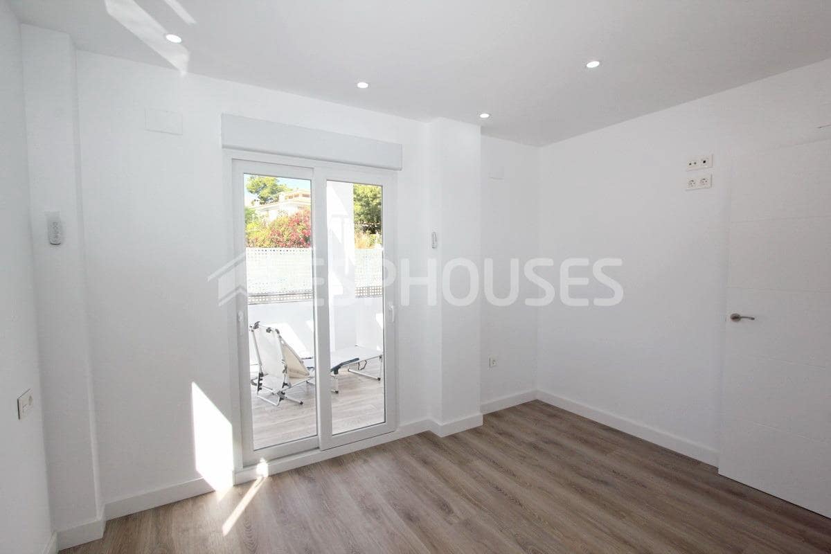 4 makuuhuone Huvila myytävänä paikassa La Nucia mukana uima-altaan 
autotalli - 620 000 € (Ref: 9445424)