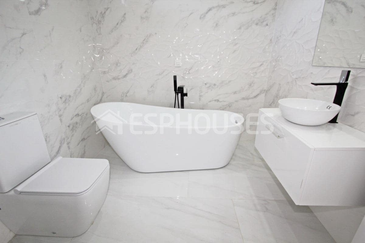 4 makuuhuone Huvila myytävänä paikassa La Nucia mukana uima-altaan 
autotalli - 620 000 € (Ref: 9445424)