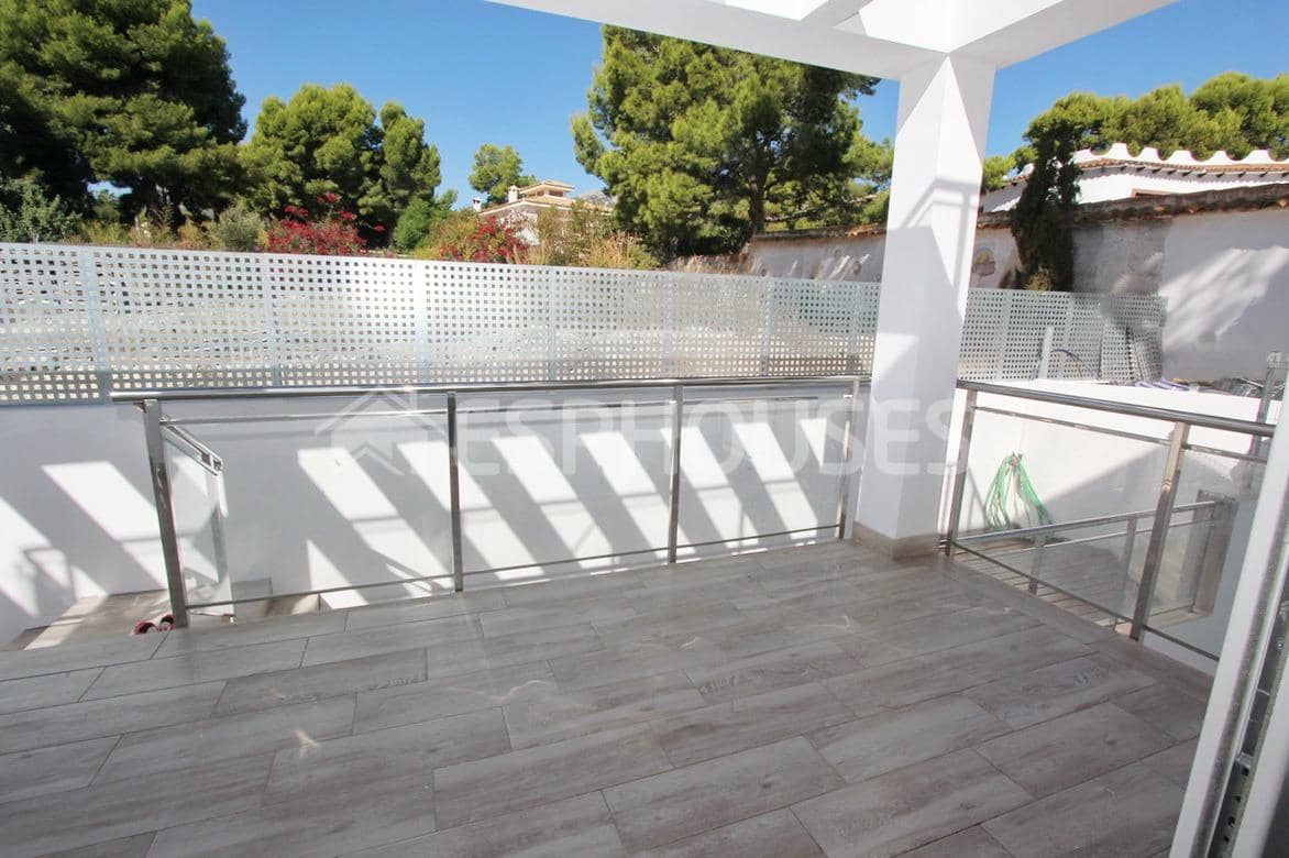 4 makuuhuone Huvila myytävänä paikassa La Nucia mukana uima-altaan 
autotalli - 620 000 € (Ref: 9445424)