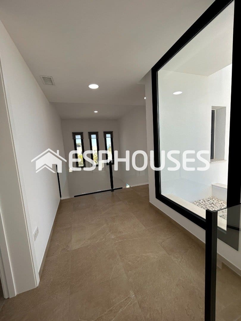 3 bedroom Villa for sale in Benissa with pool garage - € 1,175,000 (Ref: 9543903)