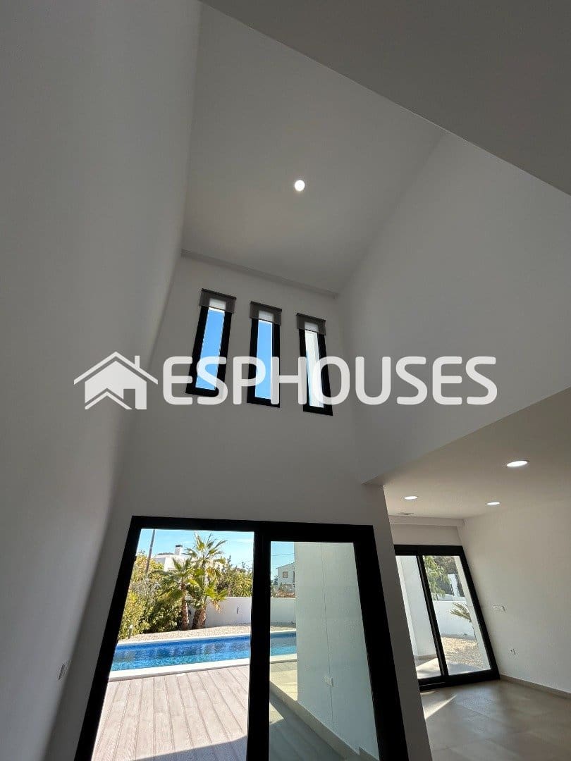 3 bedroom Villa for sale in Benissa with pool garage - € 1,175,000 (Ref: 9543903)