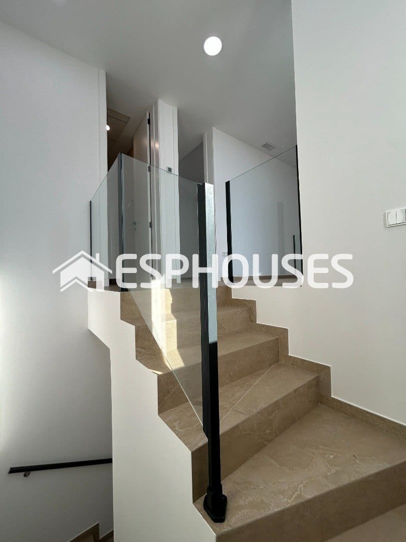 3 bedroom Villa for sale in Benissa with pool garage - € 1,175,000 (Ref: 9543903)