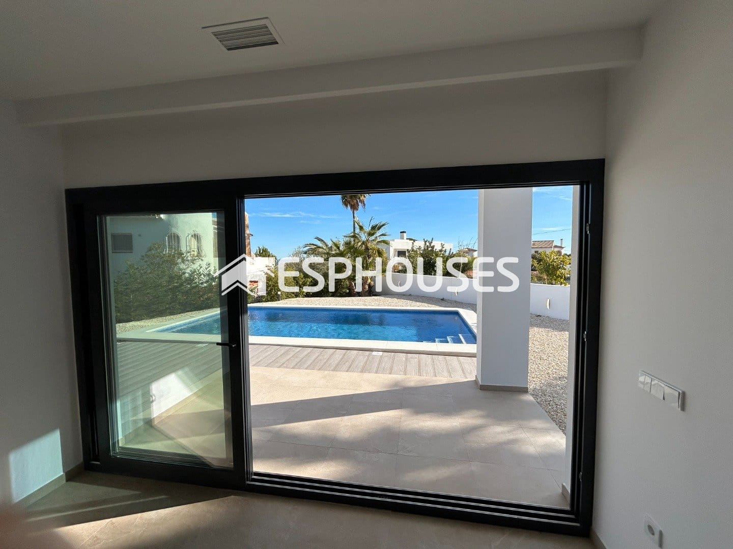 3 bedroom Villa for sale in Benissa with pool garage - € 1,175,000 (Ref: 9543903)
