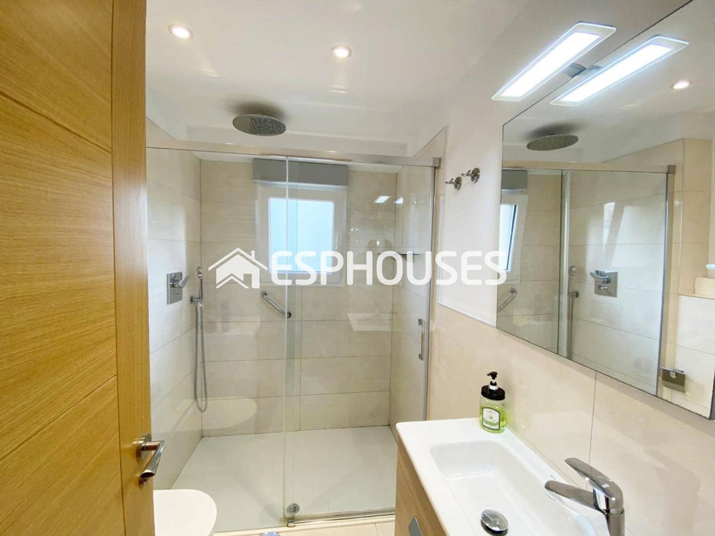 2 soveværelse Lejlighed til salg i Benidorm med swimmingpool - € 285.000 (Ref: 9543904)