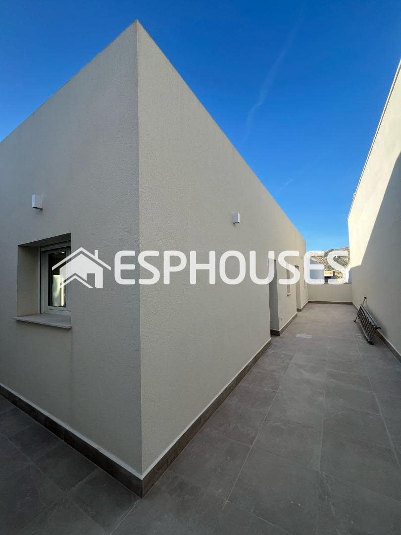 Chalet de 3 habitaciones en La Romana en venta con piscina garaje - 345.000 € (Ref: 9611778)