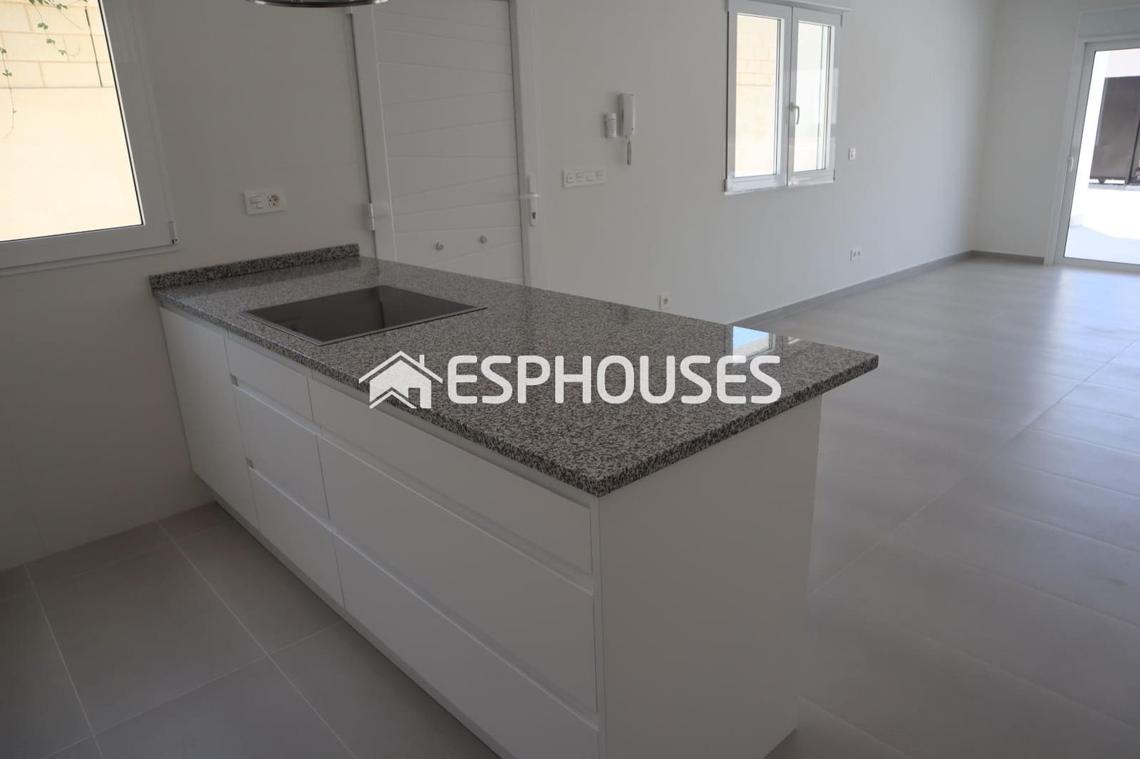 Chalet de 3 habitaciones en La Romana en venta con piscina garaje - 345.000 € (Ref: 9611778)