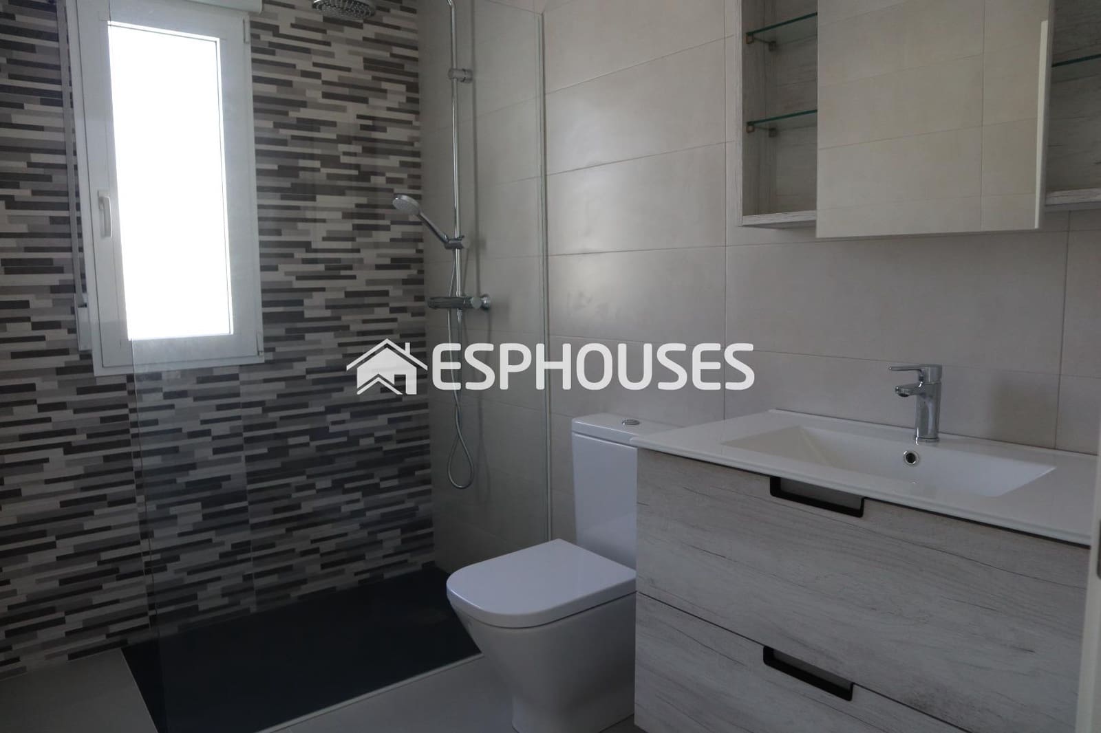 Chalet de 3 habitaciones en La Romana en venta con piscina garaje - 345.000 € (Ref: 9611778)