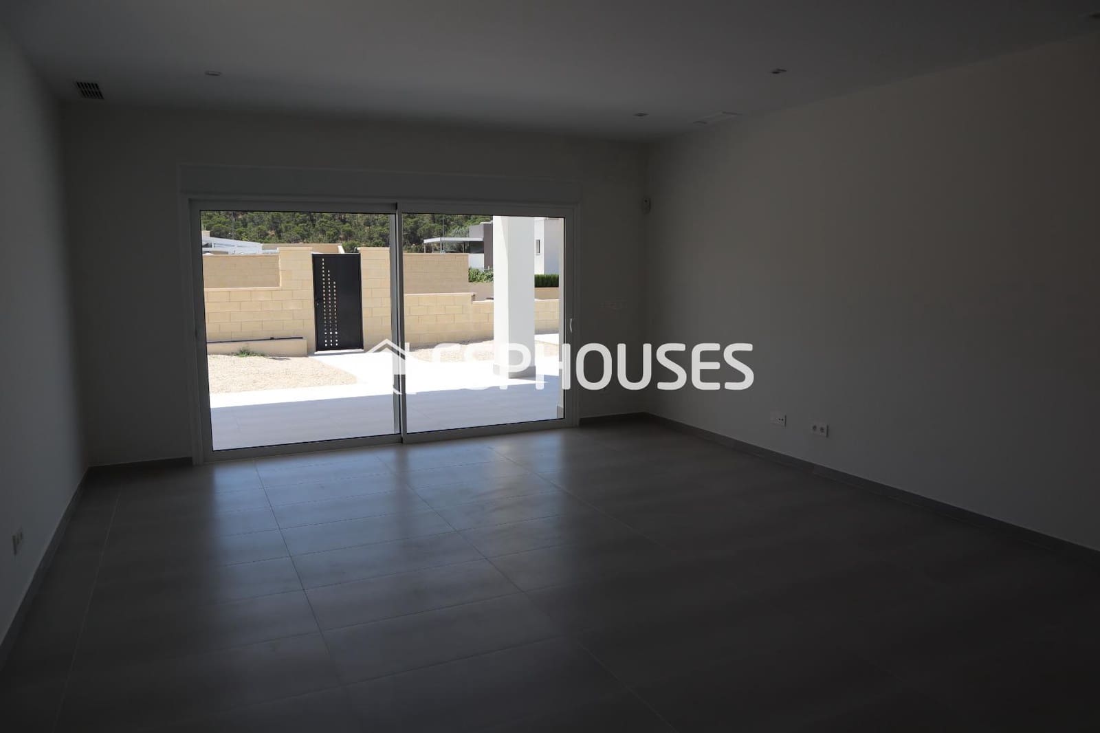 Chalet de 3 habitaciones en La Romana en venta con piscina garaje - 345.000 € (Ref: 9611778)