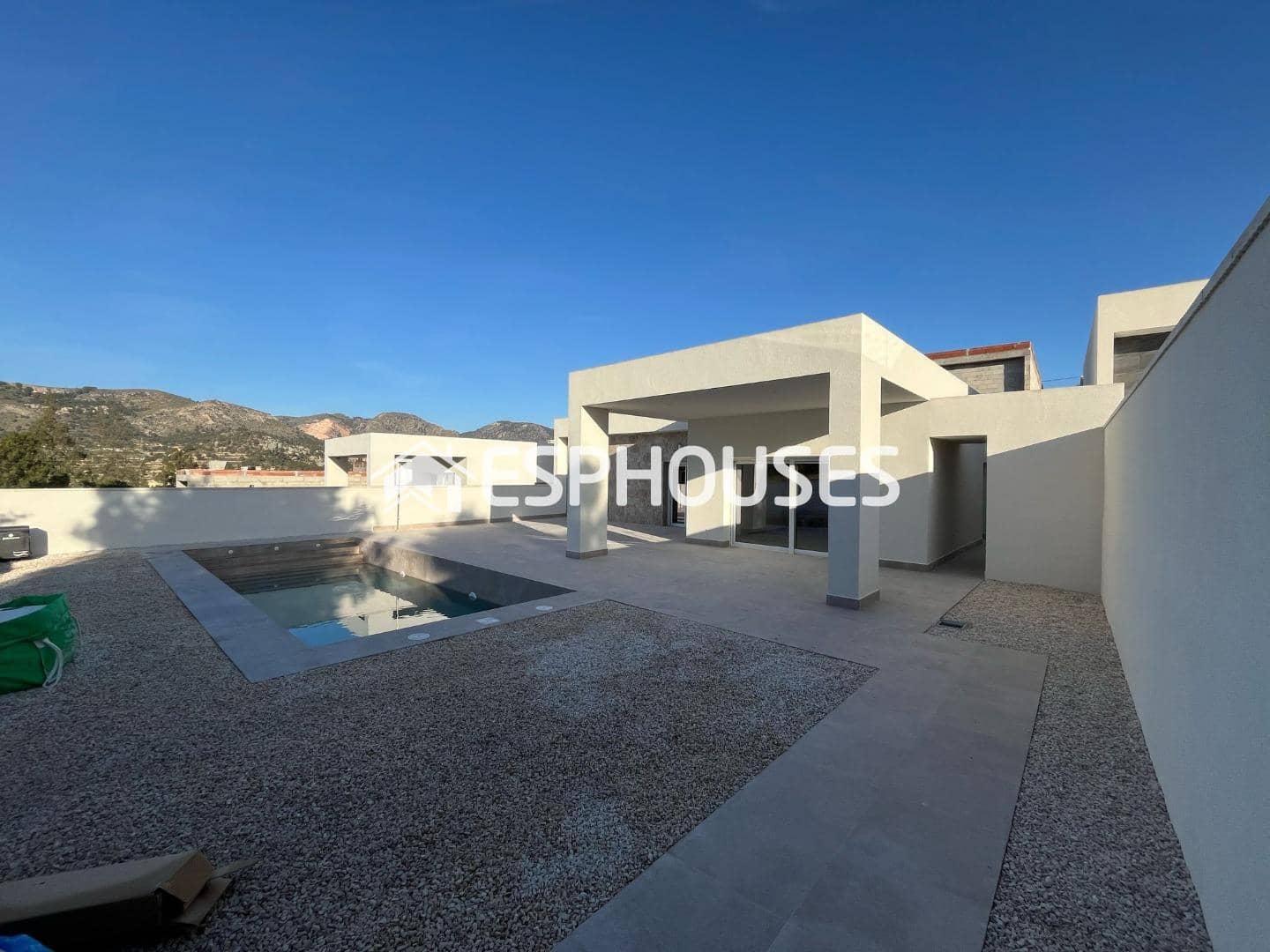 Chalet de 3 habitaciones en La Romana en venta con piscina garaje - 345.000 € (Ref: 9611778)