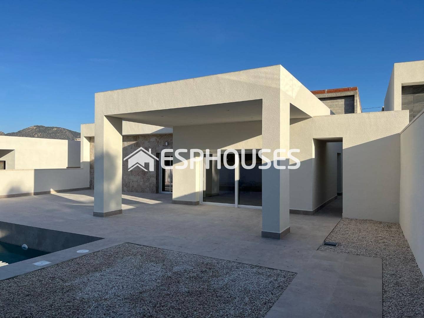 Chalet de 3 habitaciones en La Romana en venta con piscina garaje - 345.000 € (Ref: 9611778)