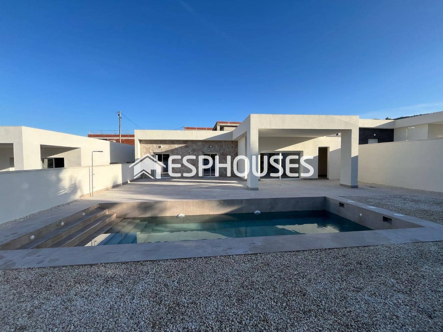 Chalet de 3 habitaciones en La Romana en venta con piscina garaje - 345.000 € (Ref: 9611778)