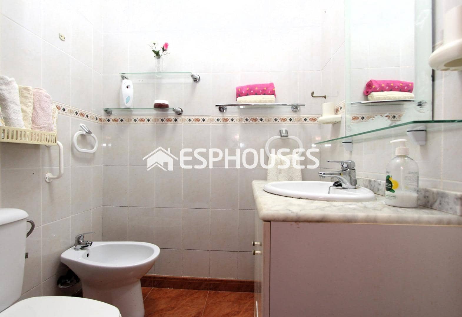 3 bedroom Apartment for sale in Guardamar del Segura with pool - € 140,000 (Ref: 9611794)