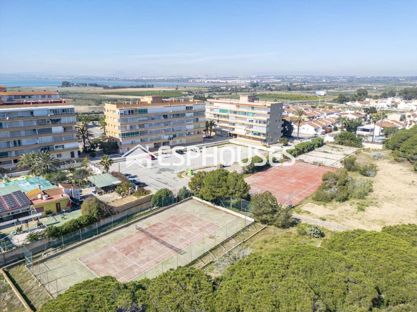 3 bedroom Apartment for sale in Guardamar del Segura with pool - € 140,000 (Ref: 9611794)