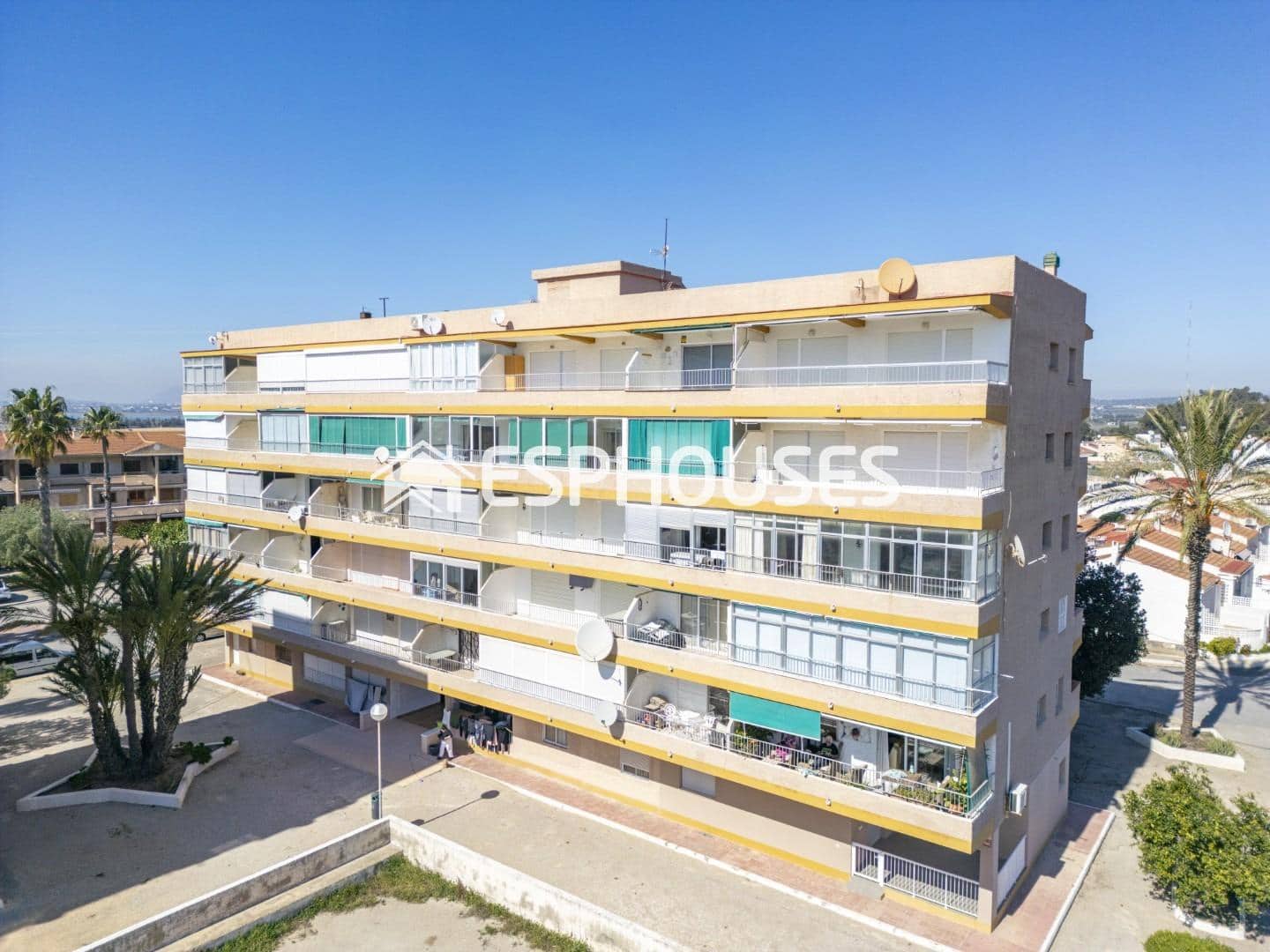 3 bedroom Apartment for sale in Guardamar del Segura with pool - € 140,000 (Ref: 9611794)