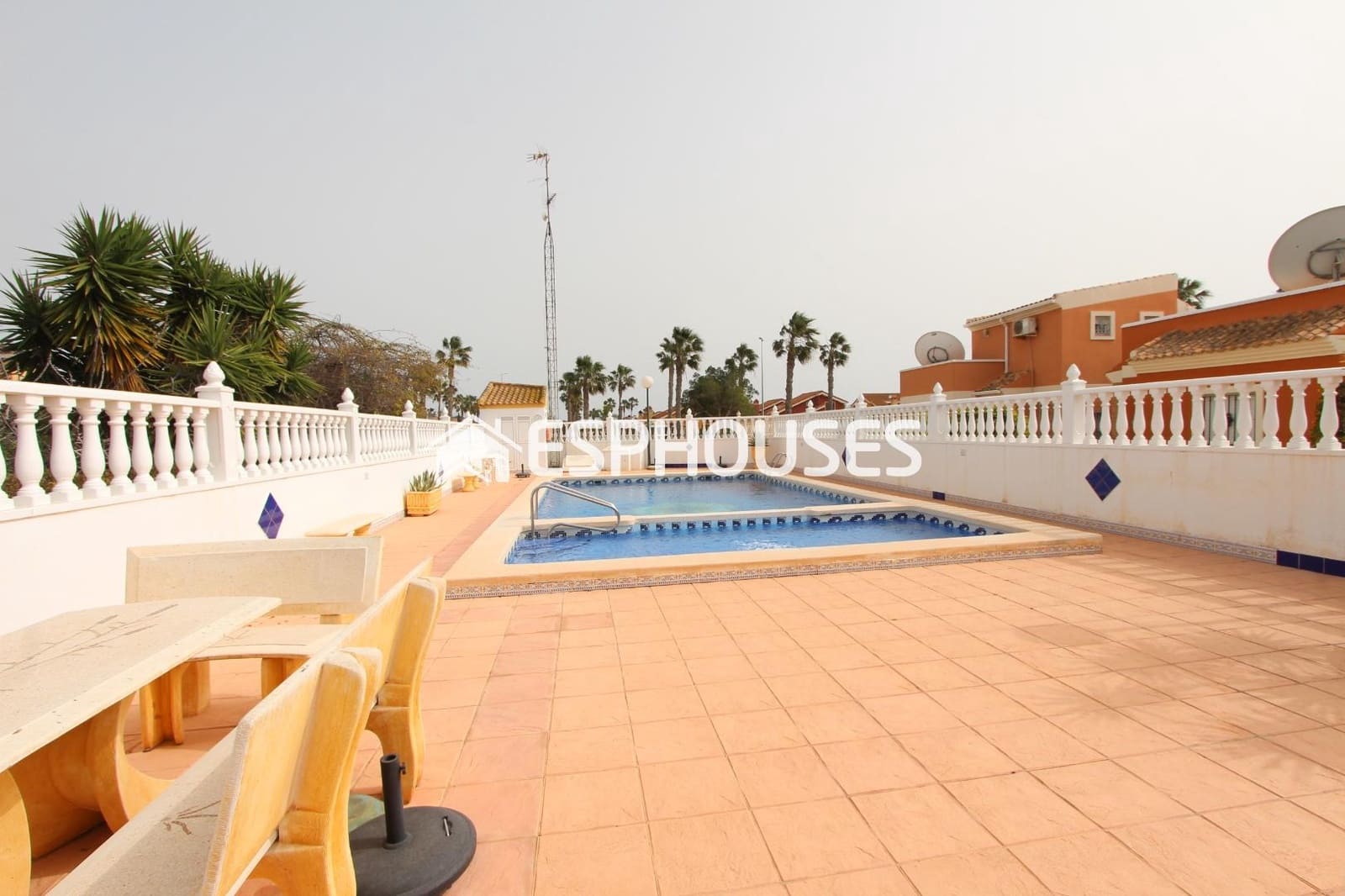 2 bedroom Villa for sale in Guardamar del Segura with pool garage - € 185,000 (Ref: 9650265)