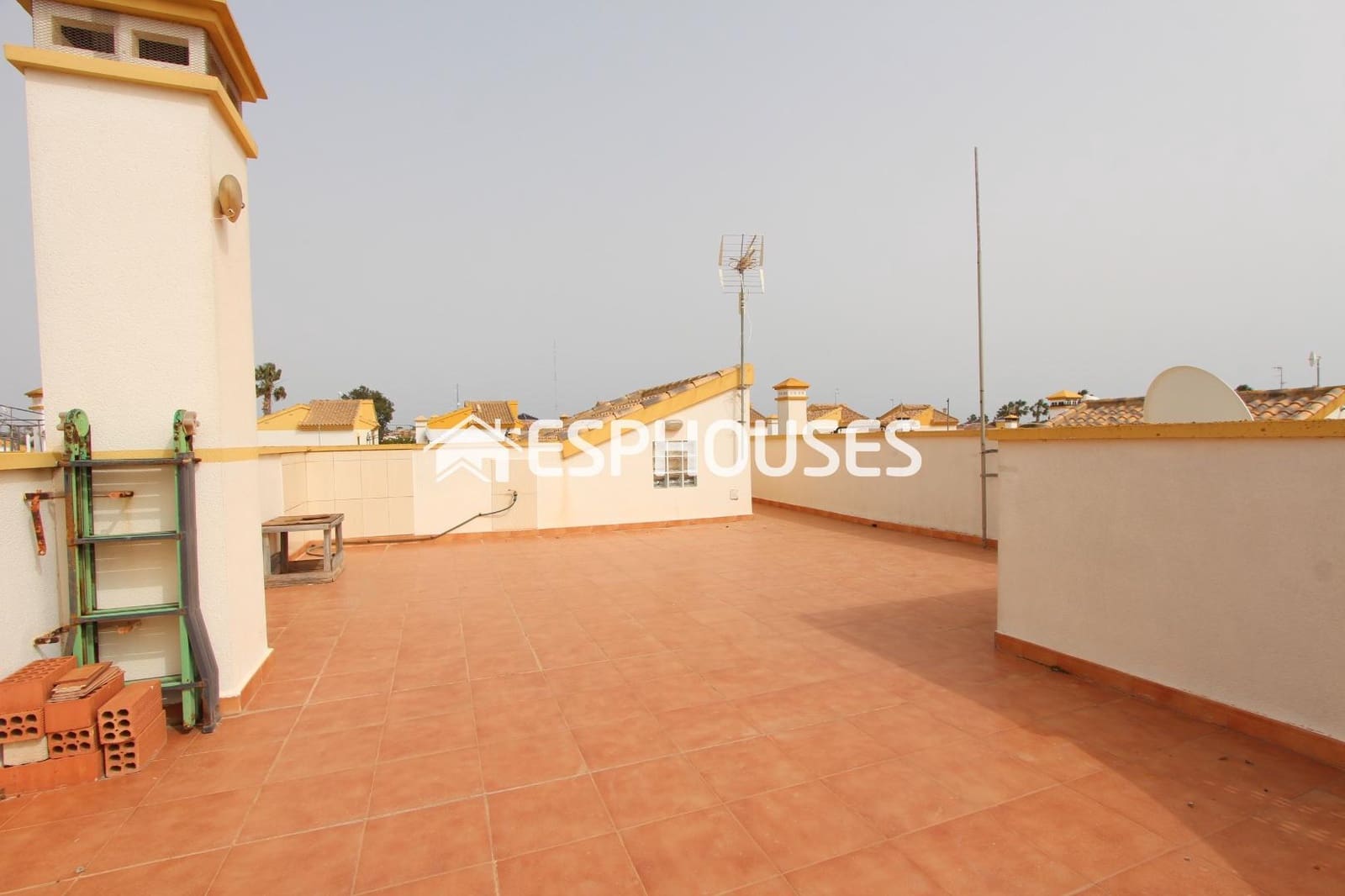 2 bedroom Villa for sale in Guardamar del Segura with pool garage - € 185,000 (Ref: 9650265)