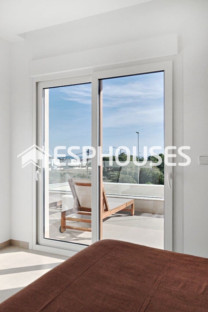 3 soveværelse Villa til salg i Orihuela Costa med swimmingpool - € 760.000 (Ref: 9650270)