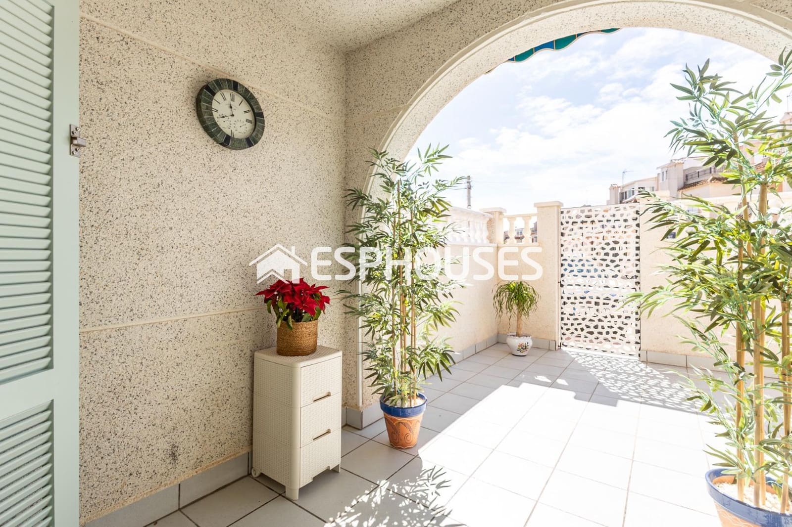 2 bedroom Apartment for sale in Guardamar del Segura with pool - € 179,000 (Ref: 9656358)