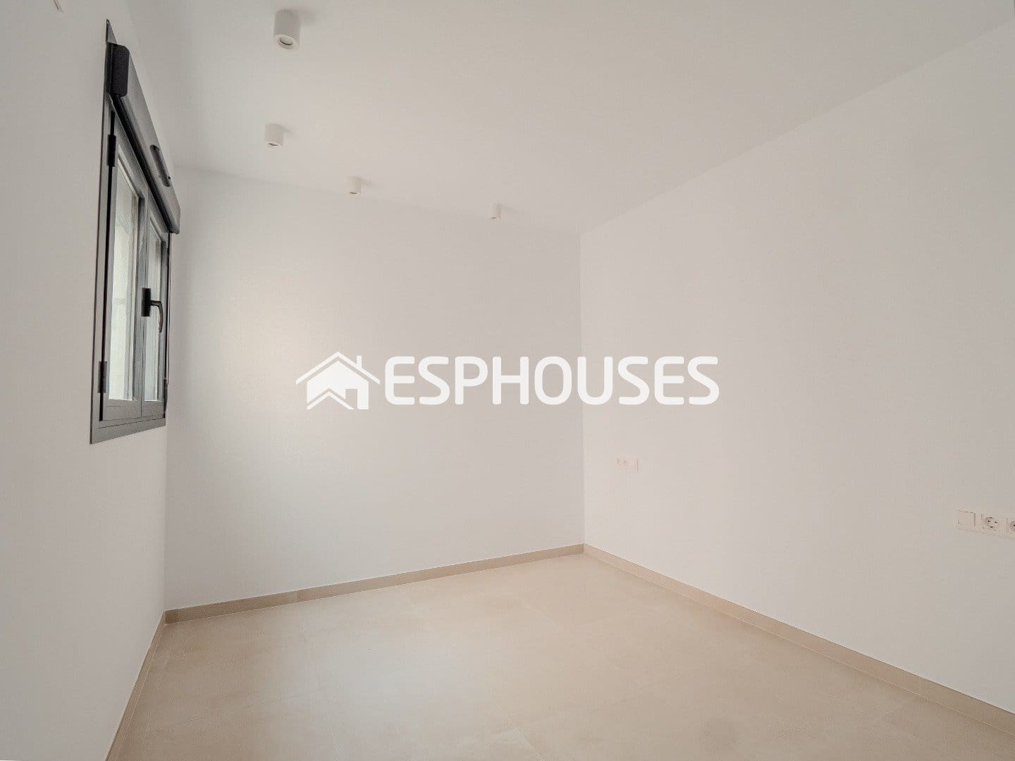 Apartamento de 2 habitaciones en Alicante / Alacant ciudad en venta con piscina garaje - 341.481 € (Ref: 9677697)