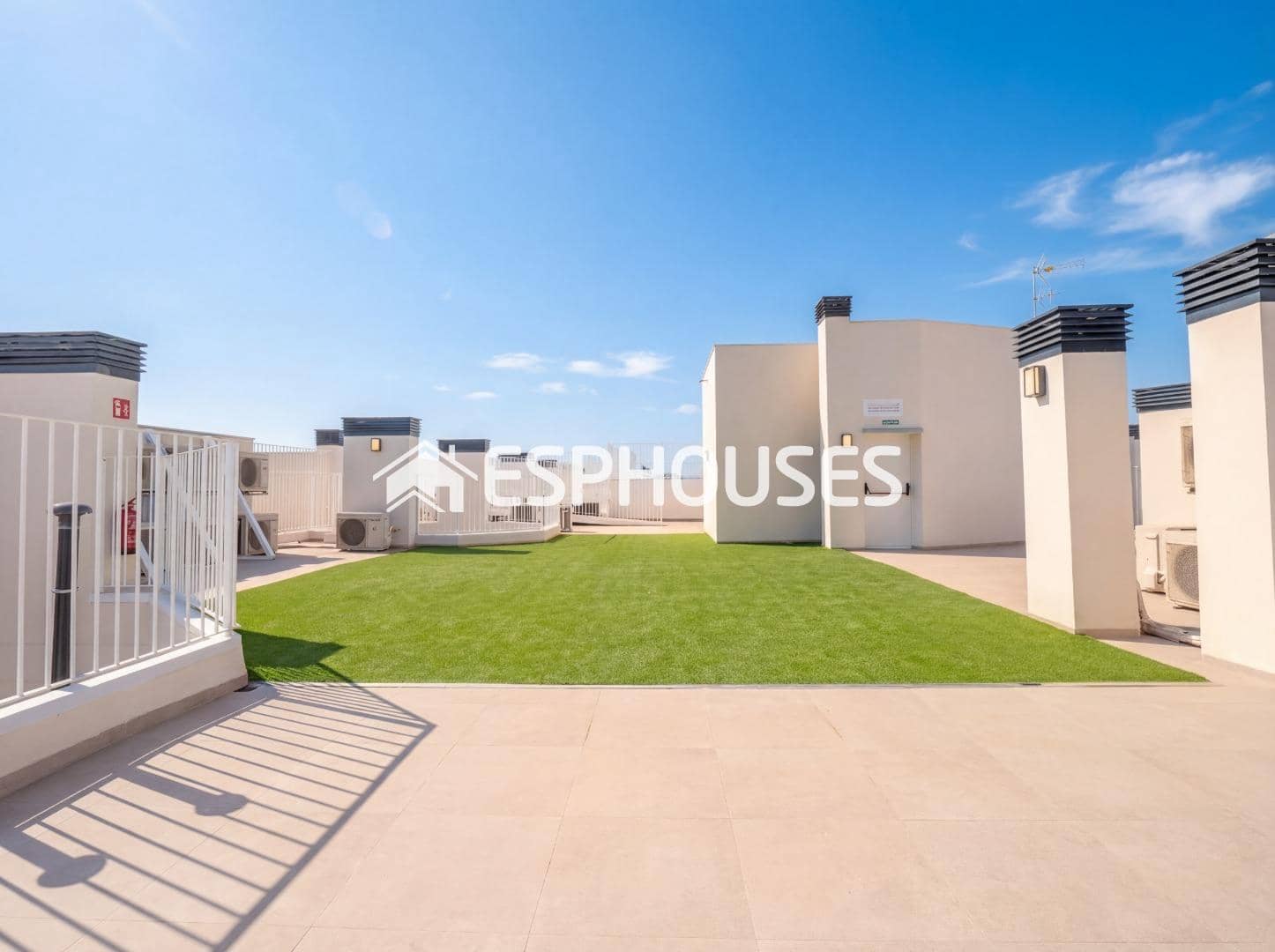 2 Zimmer Apartment zu verkaufen in Alicante / Alacant Stadt mit Pool Garage - 319.211 € (Ref: 9677699)