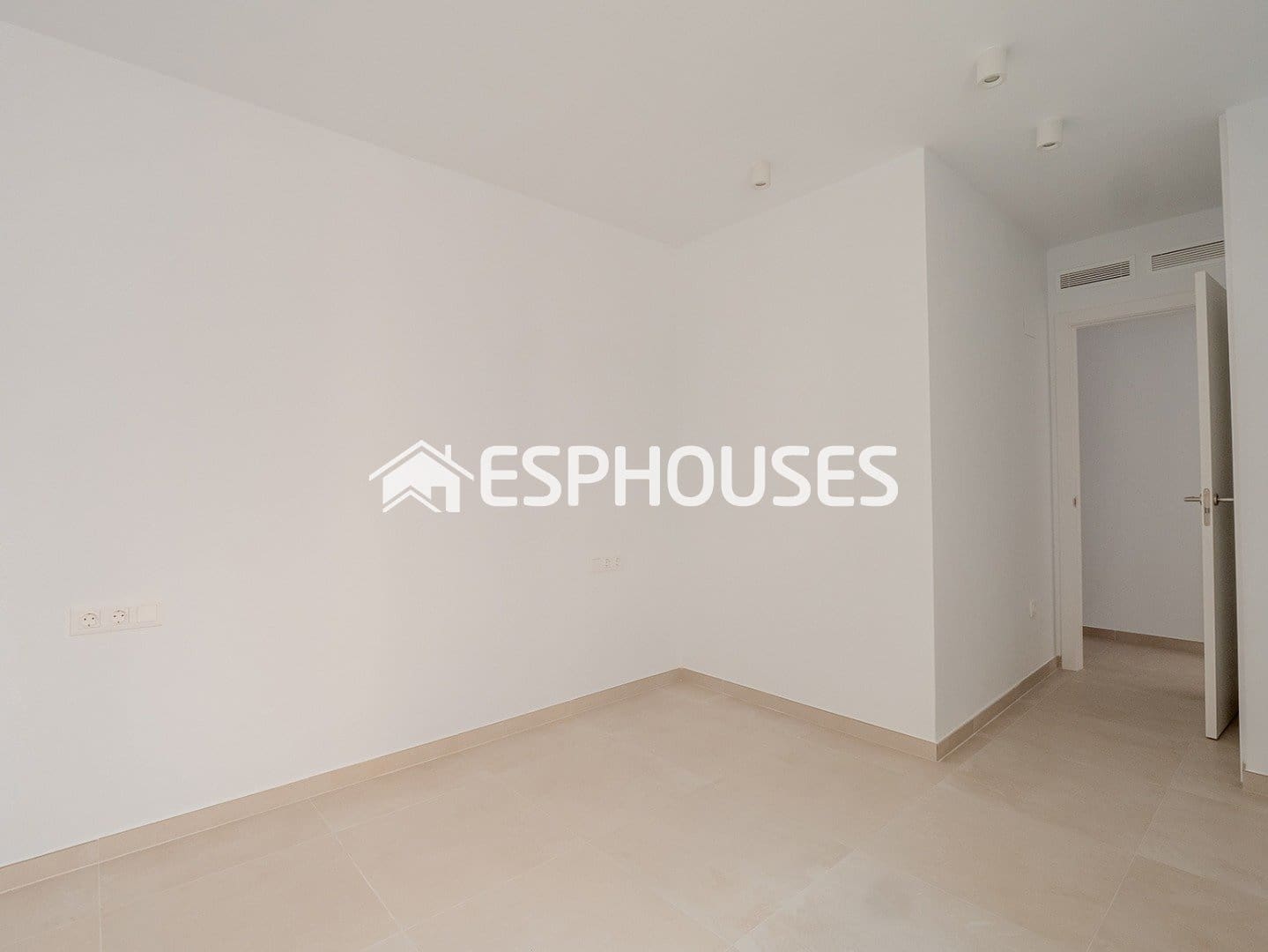 Apartamento de 2 habitaciones en Alicante / Alacant ciudad en venta con piscina garaje - 319.211 € (Ref: 9677699)