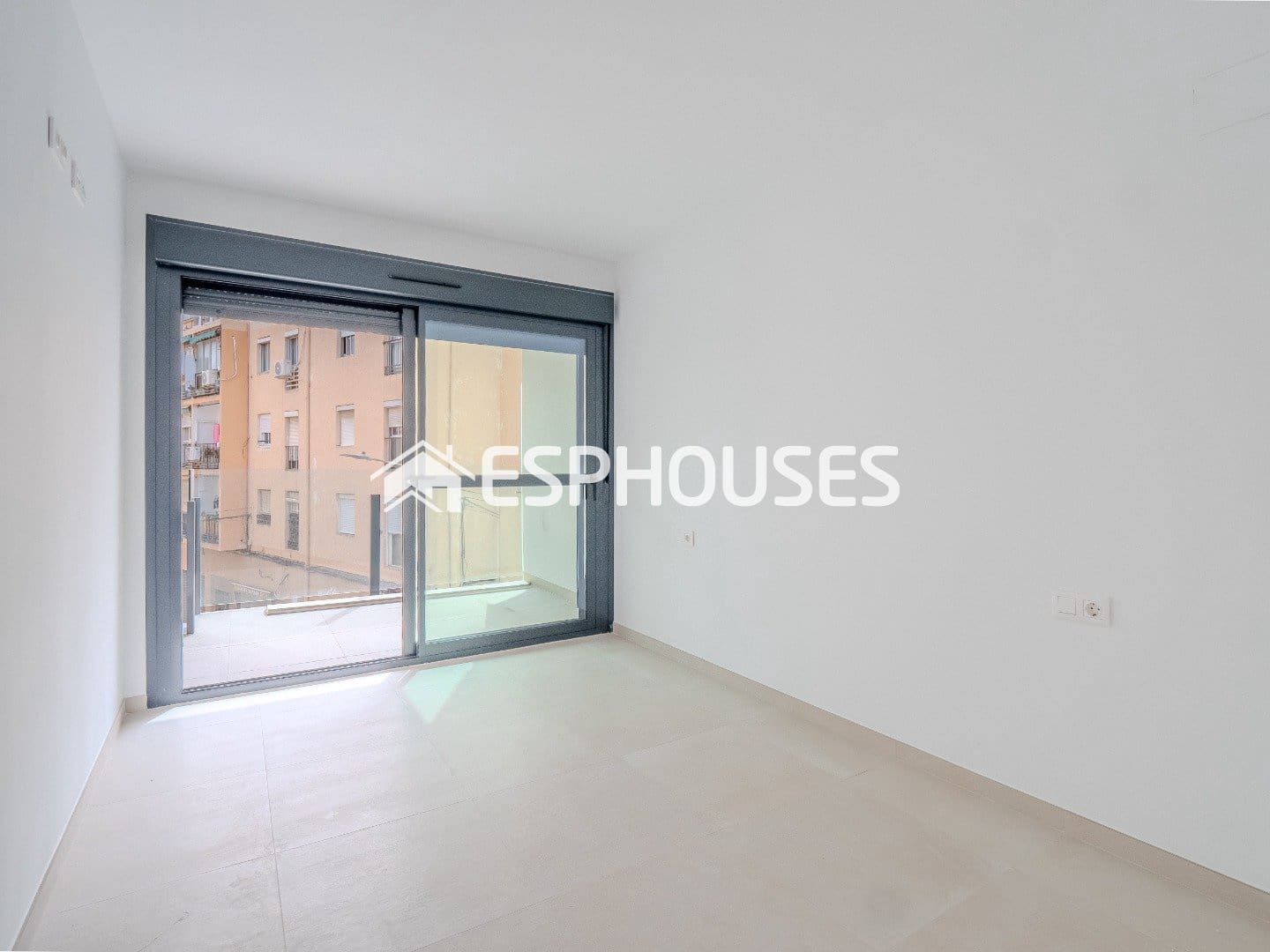 Apartamento de 2 habitaciones en Alicante / Alacant ciudad en venta con piscina garaje - 319.211 € (Ref: 9677699)