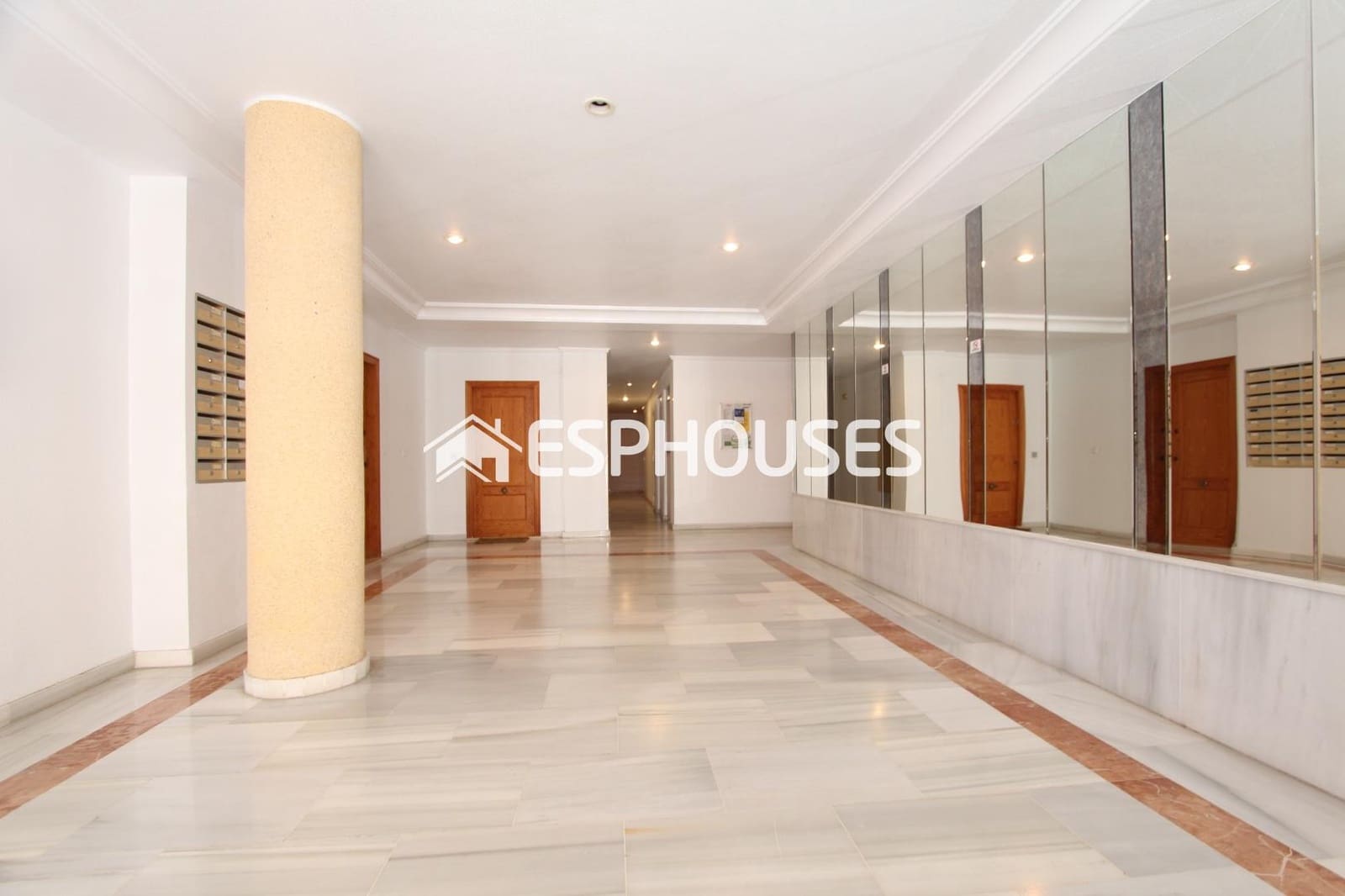 2 bedroom Apartment for sale in Guardamar del Segura with pool - € 149,990 (Ref: 9699112)