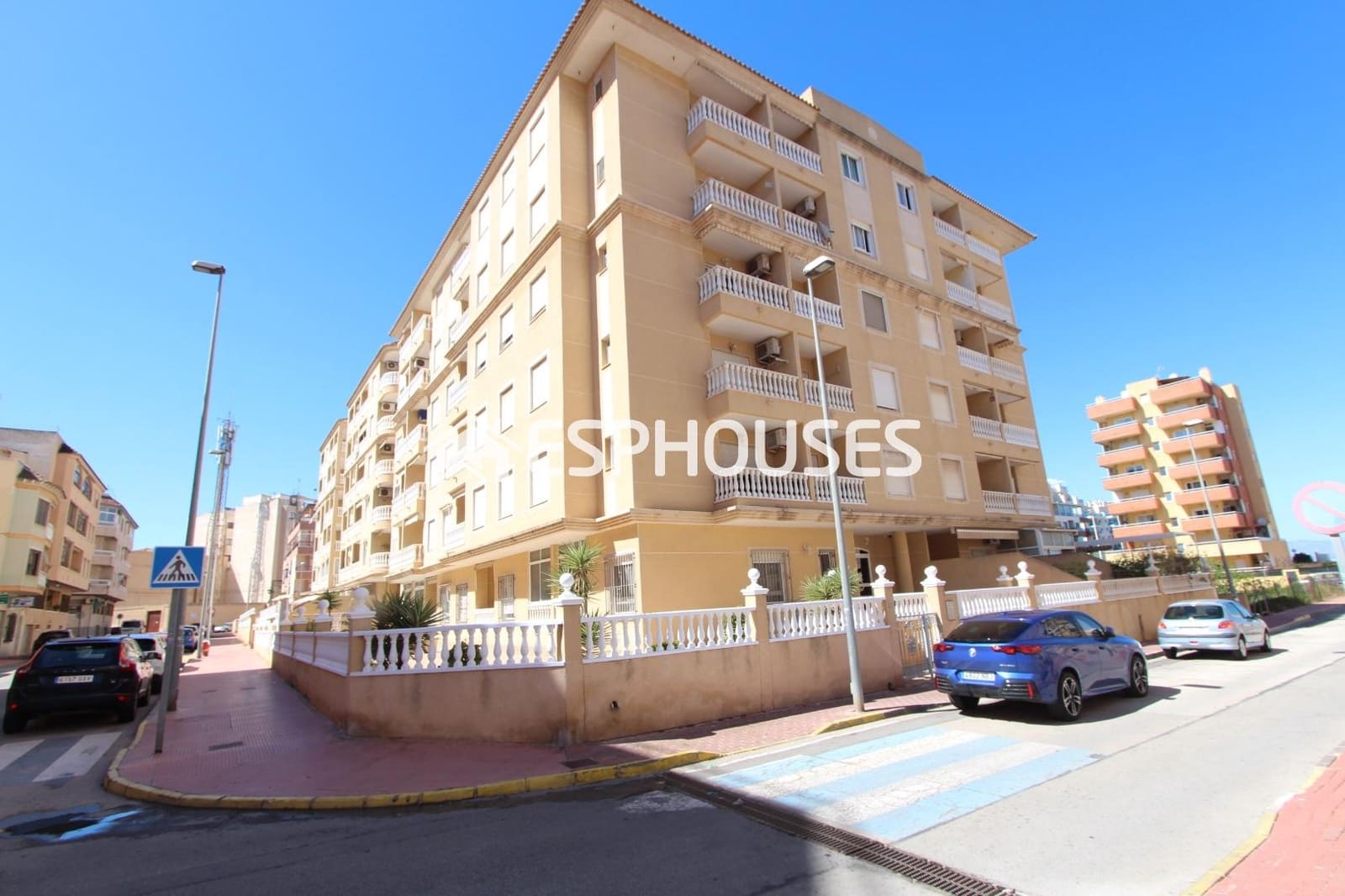 2 bedroom Apartment for sale in Guardamar del Segura with pool - € 149,990 (Ref: 9699112)