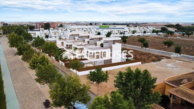 Chalet de 3 habitaciones en Pilar de la Horadada ciudad, Pilar de la Horadada en venta con piscina garaje - 550.000 € (Ref: 9720290)
