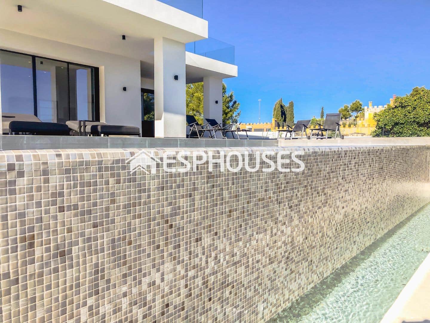 6 bedroom Villa for sale in Rojales with pool garage - € 2,300,000 (Ref: 9735850)